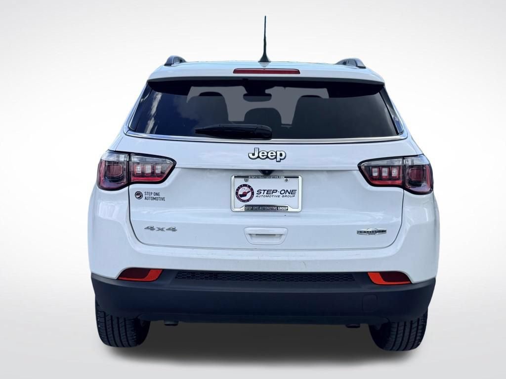 Used 2024 Jeep Compass Latitude AWD/4WD image 5