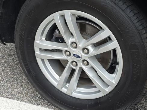 Used 2022 Ford Explorer XLT w/ Equipment Group 202A image 11