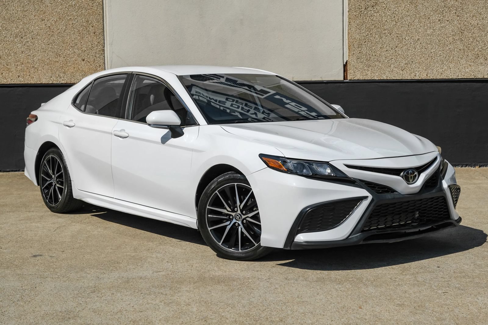 Used 2023 Toyota Camry SE FWD image 5