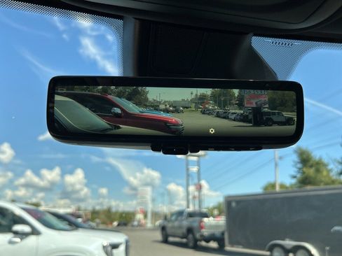 Used 2024 Jeep Grand Cherokee Limited w/ Luxury Tech Group II image 33