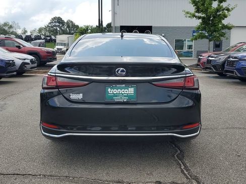 Used 2021 Lexus ES 300h Ultra Luxury w/ Accessory Package FWD image 5