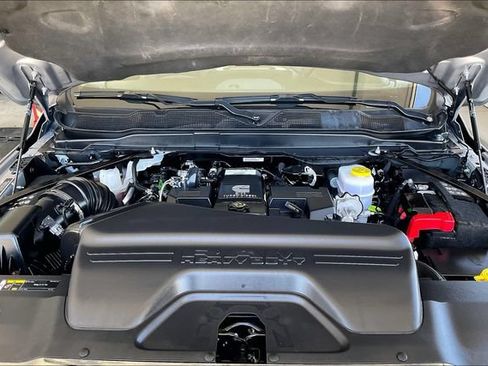 Used 2024 RAM 2500 Laramie AWD/4WD image 9