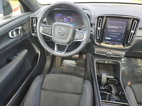 Certified 2023 Volvo C40 P8 Recharge Ultimate AWD/4WD image 18