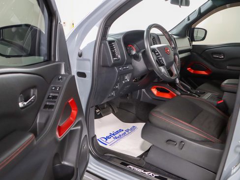 Used 2023 Nissan Frontier PRO-4X w/ Pro Convenience Package image 3