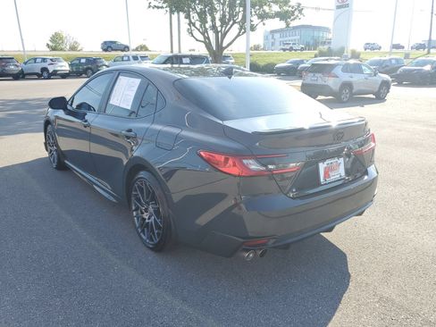 Used 2025 Toyota Camry SE w/ Convenience Package FWD image 3