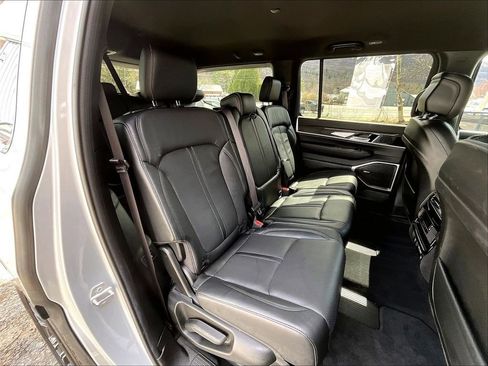 Used 2022 Jeep Wagoneer Series III AWD/4WD image 16
