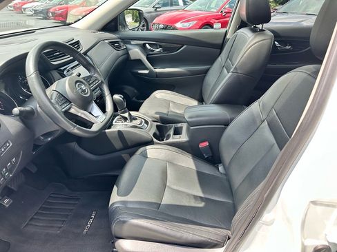 Used 2017 Nissan Rogue SL image 18