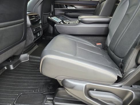 Used 2022 Jeep Grand Wagoneer Series II w/ Premium Group II image 34