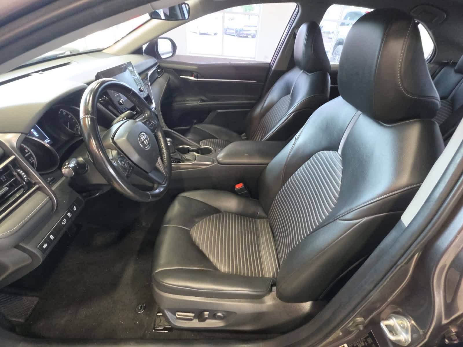 Used 2022 Toyota Camry SE FWD image 16