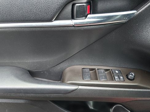 Used 2023 Toyota Camry SE image 8