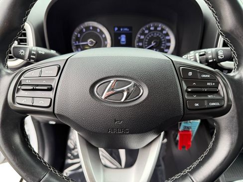Used 2021 Hyundai Venue SEL image 18