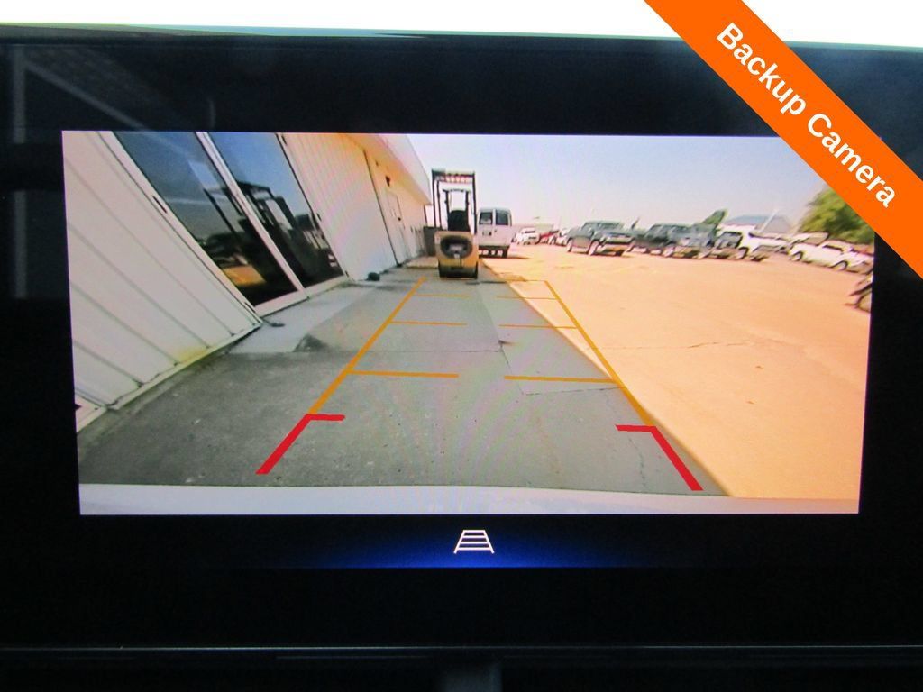 Used 2025 Chevrolet Trax LT w/ LT Convenience Package FWD image 8
