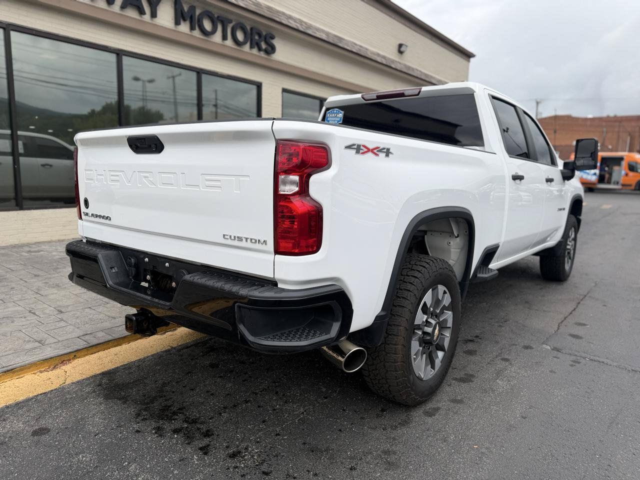 Used 2022 Chevrolet Silverado 2500 Custom w/ Custom Convenience Package AWD/4WD image 3