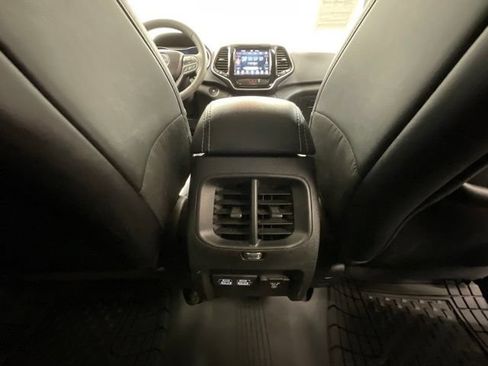 Used 2022 Jeep Cherokee Limited AWD/4WD image 26