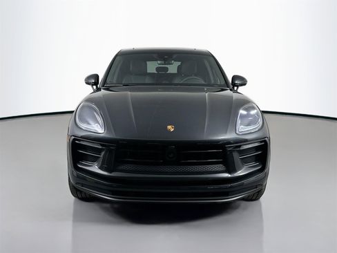 Certified 2025 Porsche Macan image 9