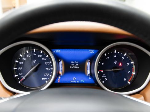 Used 2018 Maserati Ghibli GranLusso RWD image 17