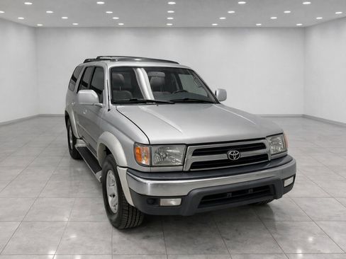 Used 2000 Toyota 4Runner SR5 image 7