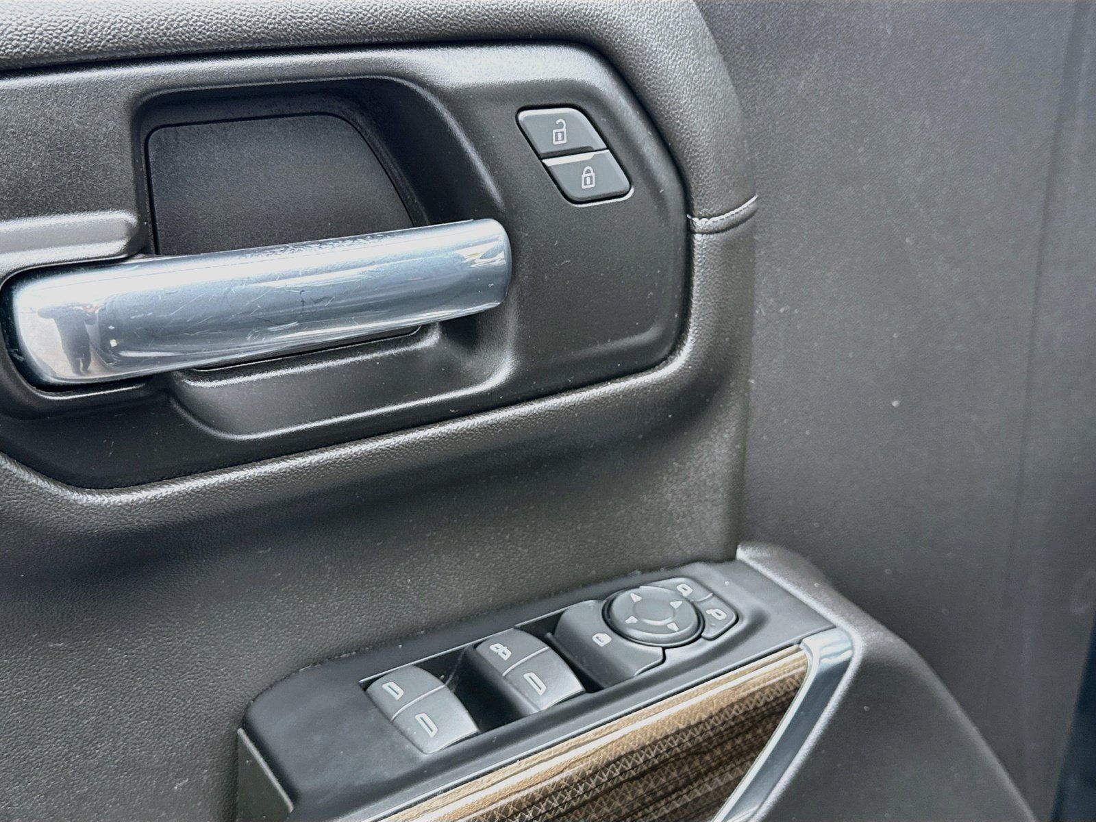 Used 2022 Chevrolet Silverado 1500 LT Trail Boss w/ Bed Protection Package AWD/4WD image 10