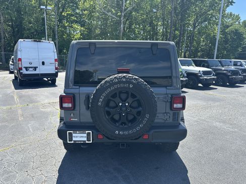 Used 2023 Jeep Wrangler Unlimited Sahara w/ Cold Weather Group AWD/4WD image 8