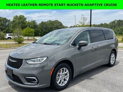 Used 2023 Chrysler Pacifica Touring-L