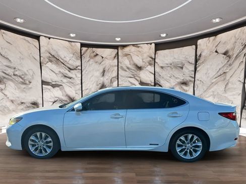 Used 2013 Lexus ES 300h w/ Luxury Pkg FWD image 5