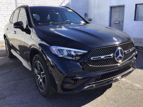 Used 2025 Mercedes-Benz GLC 300 image 4