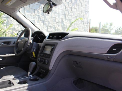 Used 2015 Chevrolet Traverse LS image 17