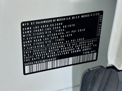 Used 2025 Volkswagen Taos SE w/ Panoramic Sunroof Package AWD/4WD image 12