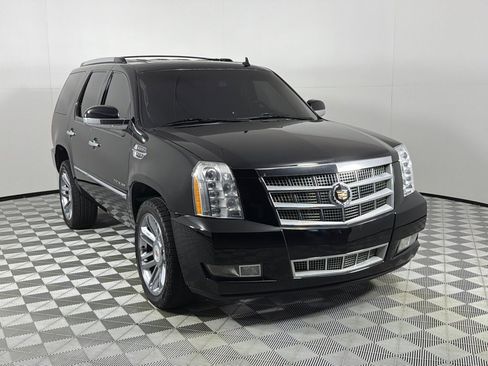 Used 2012 Cadillac Escalade Platinum AWD/4WD image 3