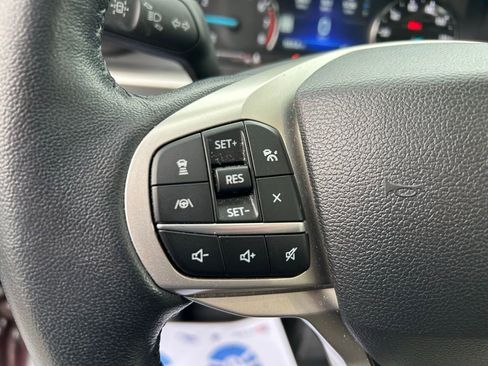 Certified 2022 Ford Explorer XLT w/ Equipment Group 202A image 23