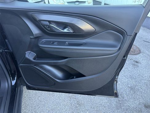 Used 2024 GMC Terrain SLE image 35