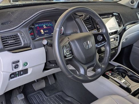 Used 2022 Honda Pilot Touring image 10