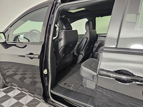 New 2026 Chrysler Pacifica Limited w/ S Appearance Package FWD image 34