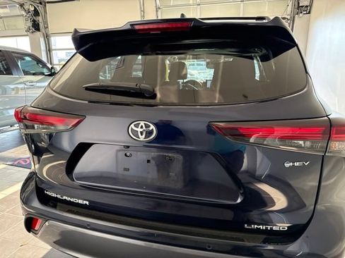 Certified 2026 Toyota Highlander Limited AWD/4WD image 10