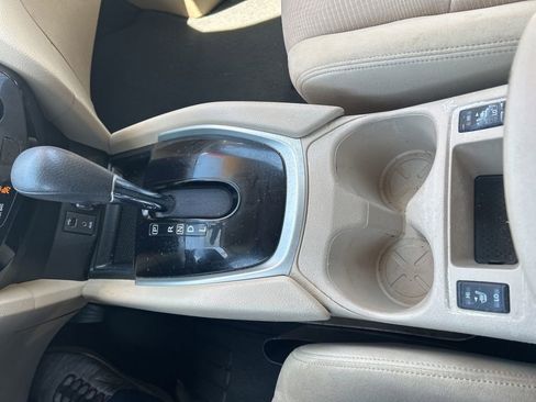 Used 2016 Nissan Rogue SV w/ SV Premium Package image 13