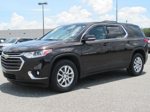 Used 2018 Chevrolet Traverse LT FWD image 3
