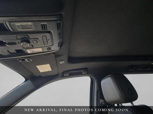Used 2021 GMC Yukon Denali w/ Denali Premium Package AWD/4WD image 8