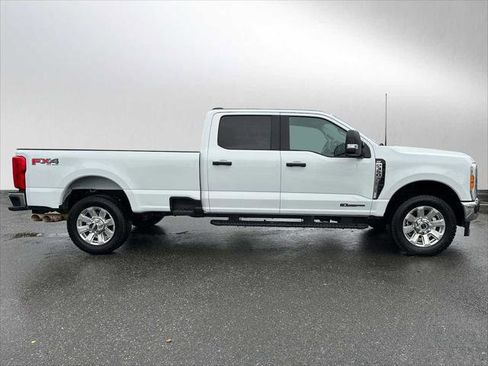 Used 2023 Ford F350 XLT image 2