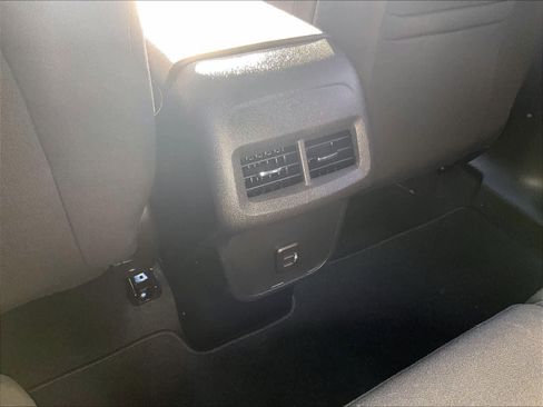 Used 2023 Chevrolet Equinox LT image 26