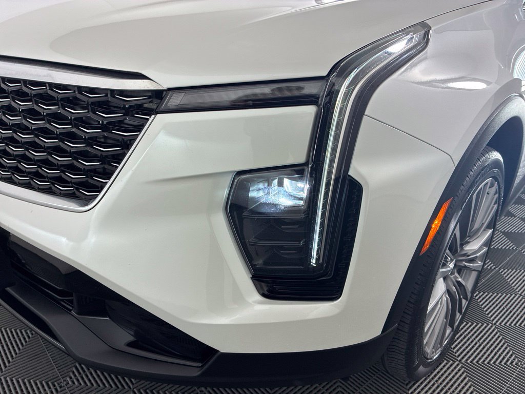 Used 2024 Cadillac XT4 Premium Luxury FWD image 9