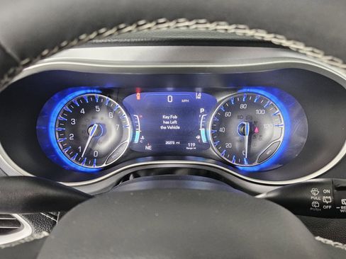 Used 2022 Chrysler Pacifica Touring-L w/ Uconnect Theater Family Group AWD/4WD image 19