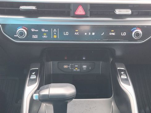 Used 2025 Kia Sorento S FWD image 15