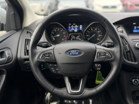 Used 2018 Ford Focus SE w/ Cold Weather Package FWD image 21