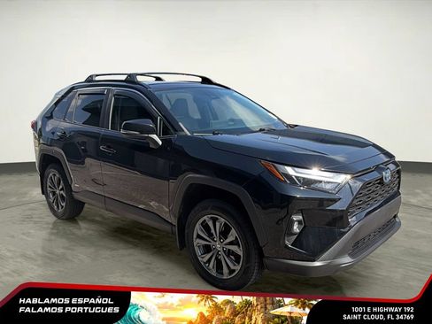 Used 2022 Toyota RAV4 XLE Premium AWD/4WD image 8