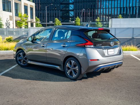 Used 2022 Nissan Leaf SV FWD image 3