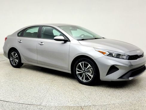 Used 2023 Kia Forte LXS FWD image 3