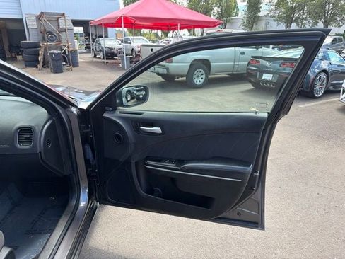 Used 2022 Dodge Charger SXT w/ Driver Convenience Group AWD/4WD image 17