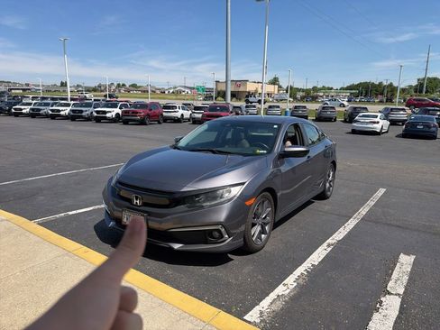 Used 2019 Honda Civic EX image 2