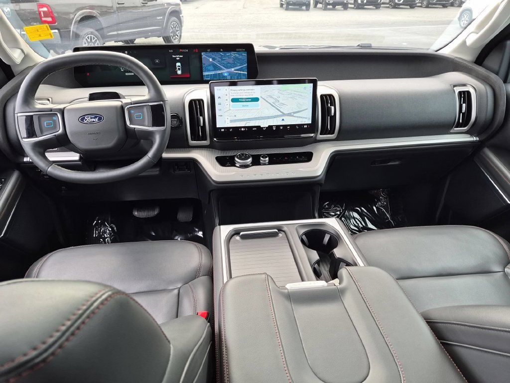 Used 2025 Ford Expedition Active AWD/4WD image 24