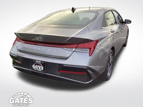 Used 2025 Hyundai Elantra SEL FWD image 9